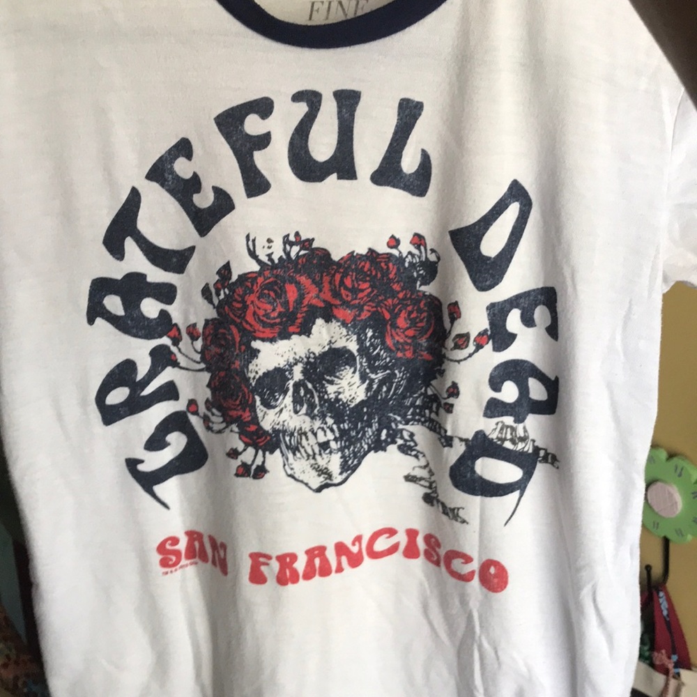 cropped Grateful Dead tee!